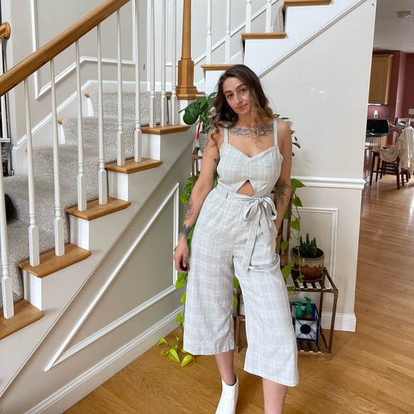 Cropped Wide Leg Jumpsuit/Romper with Straps and Mid-Section Peekaboo - Picture 10 of 12